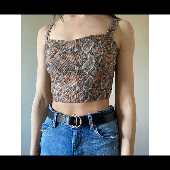 DYNAMITE SNAKE PRINT CROP TOP - Picture 2 of 6